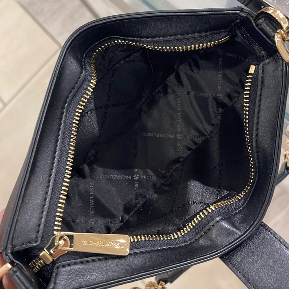MICHAEL KORS
Carmen Small Shoulder Pochette Bag
Black 
NWT - Picture 7 of 16